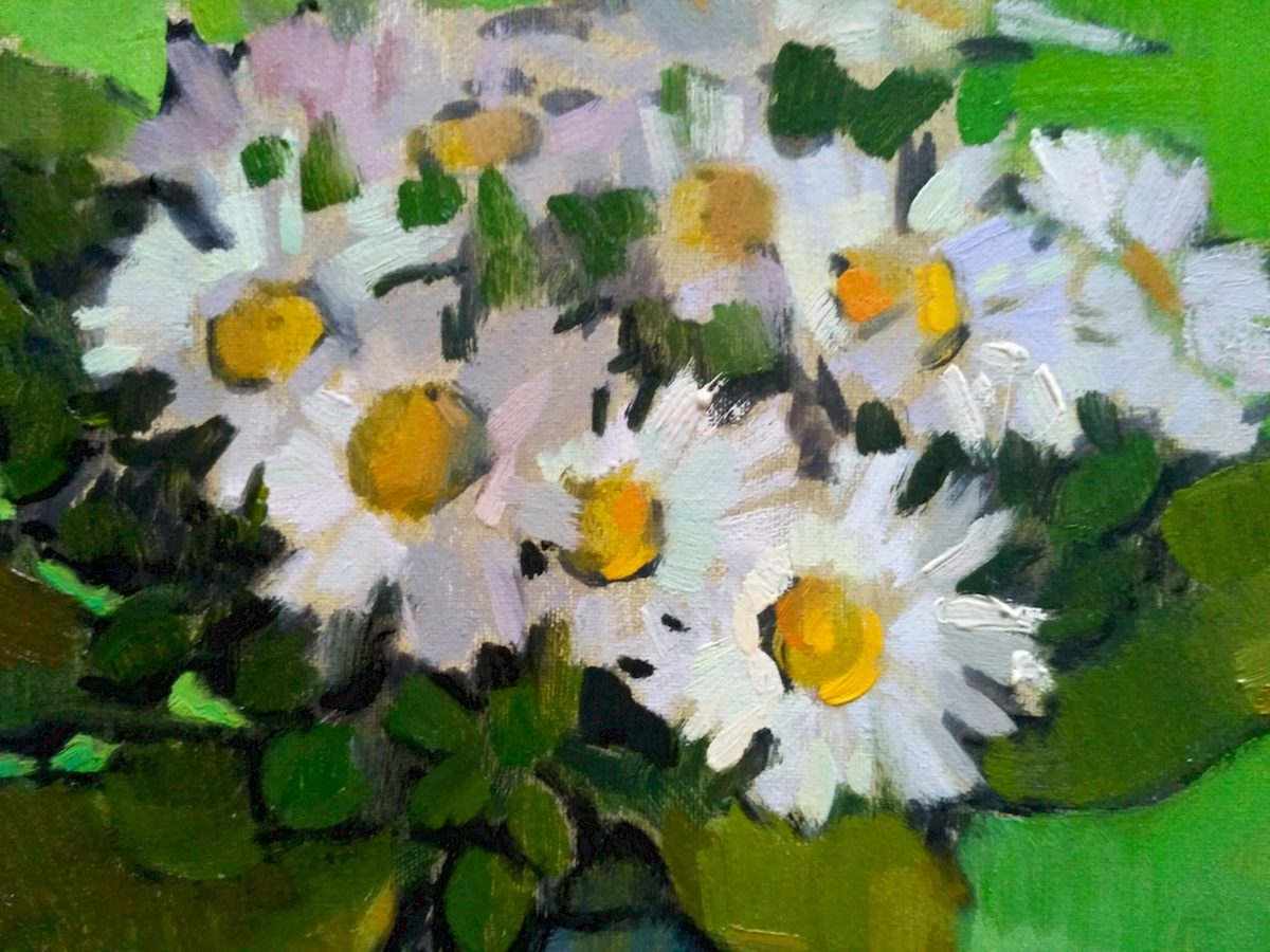 Bouquet of daisies on green - Image 3